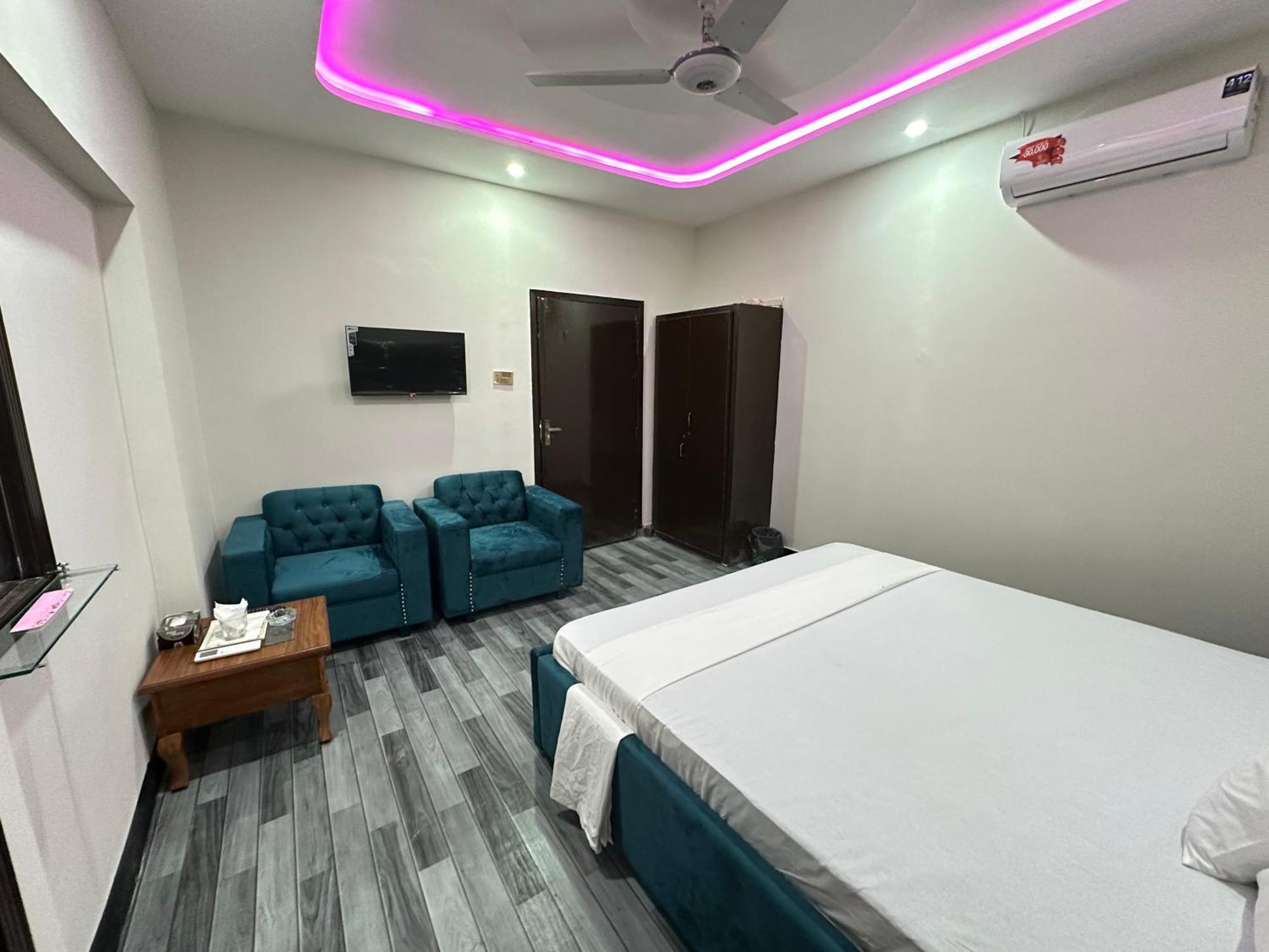 Decent Lodge Guest House Ісламабад Екстер'єр фото