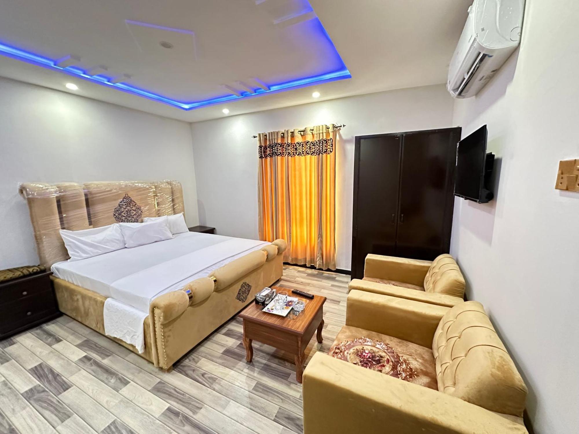 Decent Lodge Guest House Ісламабад Екстер'єр фото